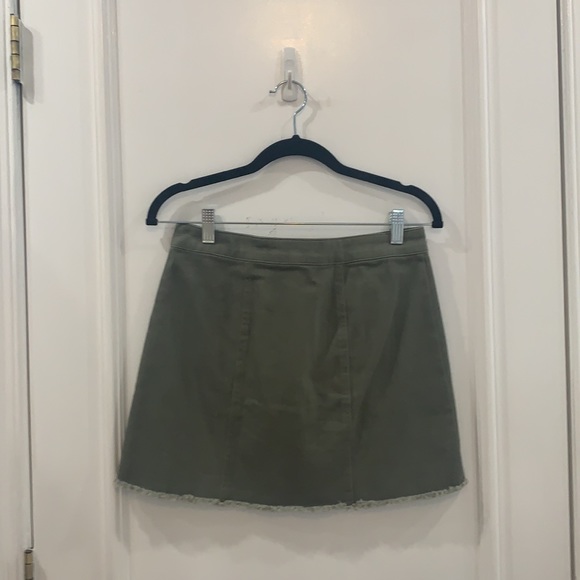 BCBGENERATION Frayed Denim Mini Skirt olive green - Picture 3 of 5